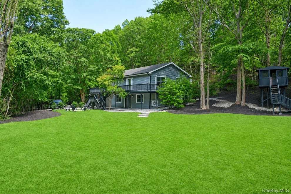 Unit for sale at 644 Bread And Cheese Hollow Road, Huntington, NY 11768