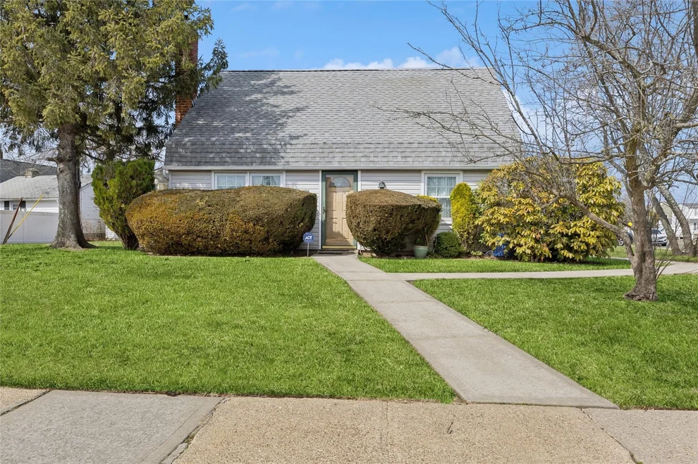 Unit for sale at 108 Barnyard Lane, Hempstead, NY 11756