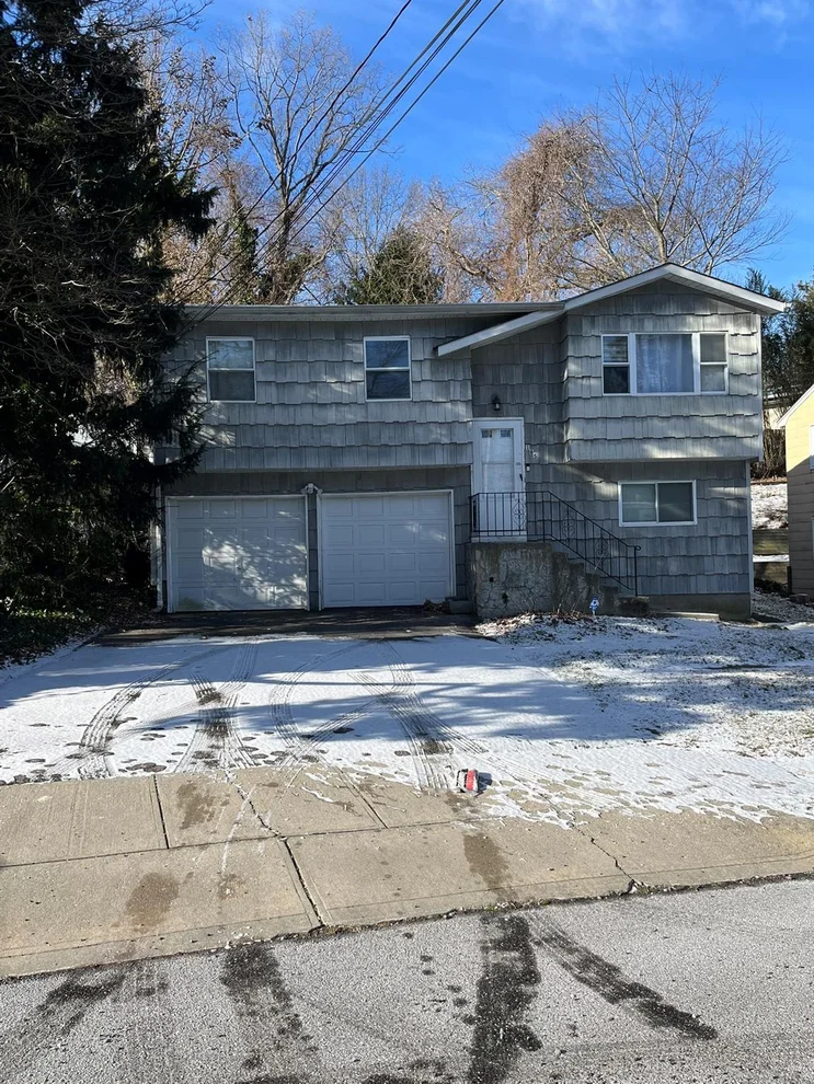 Unit for sale at 165 A Vernon Valley Rd, Huntington, NY 11731