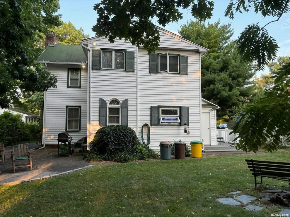 Unit for sale at 998 E Broadway, Hempstead, NY 11598
