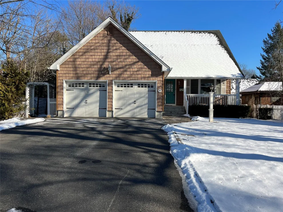 Unit for sale at 94 Carman Place, Babylon, NY 11701