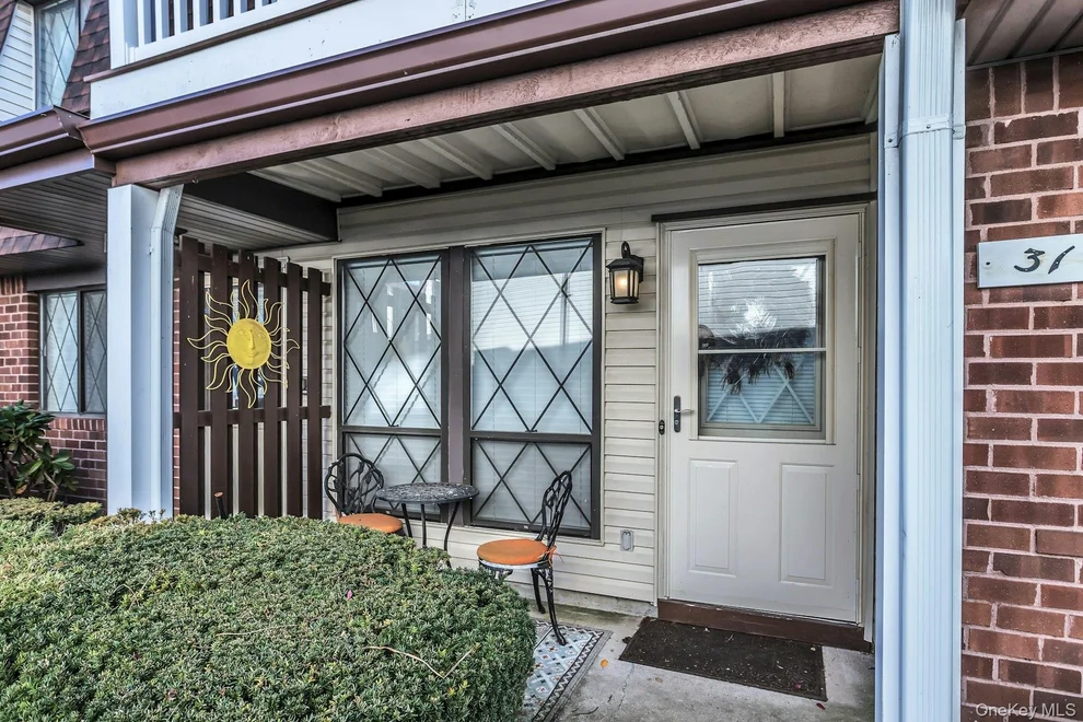 Unit for sale at 31 Cambridge Drive W, Babylon, NY 11726