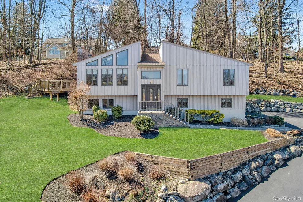 Unit for sale at 9 Summer Court, Clarkstown, NY 10954