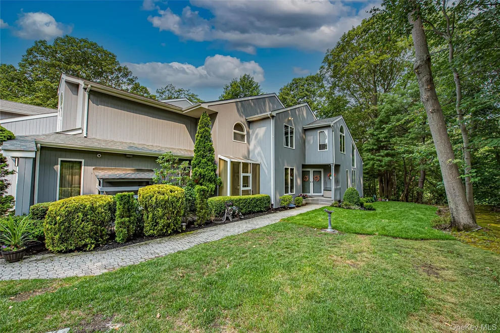 Unit for sale at 7 Wood Path Drive, Huntington, NY 11768