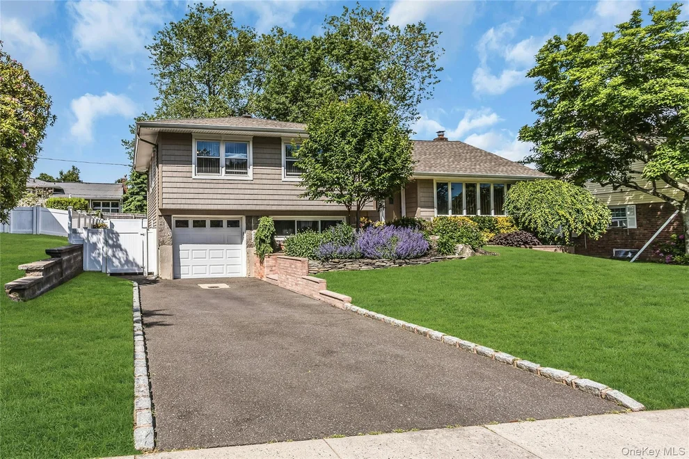 Unit for sale at 5 Simpson Drive, Oyster Bay, NY 11804