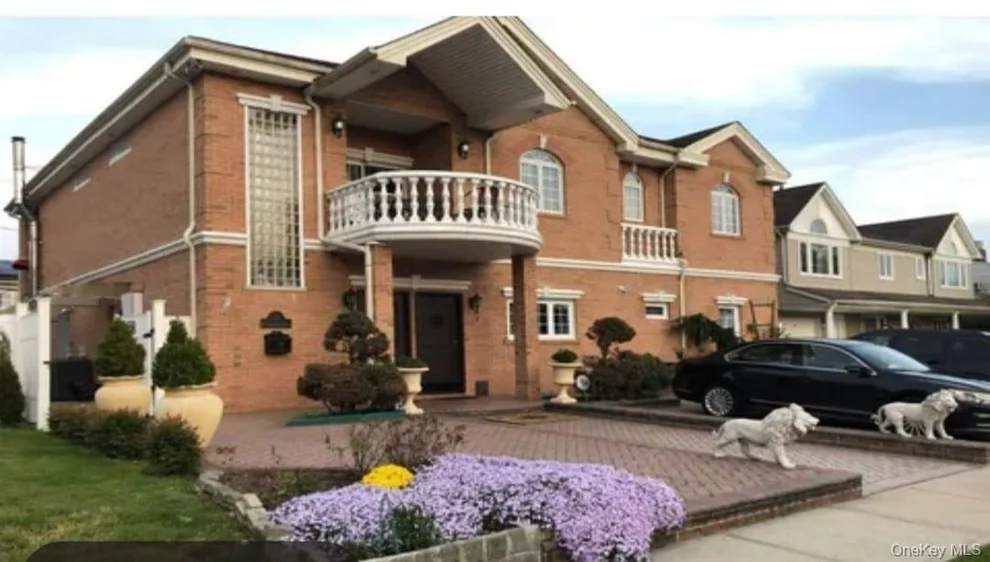 Unit for sale at 31 Kingfisher Road, Hempstead, NY 11756