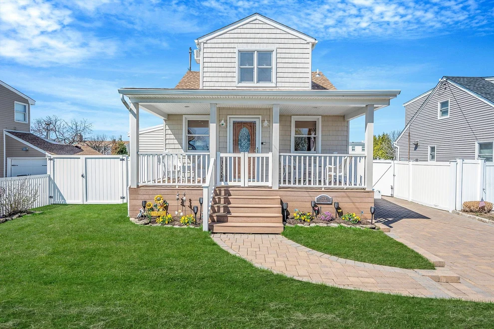 Unit for sale at 320 East Drive, Babylon, NY 11726