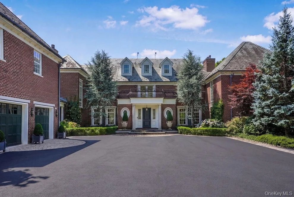 Unit for sale at 18 Gwynne Road, Huntington, NY 11747