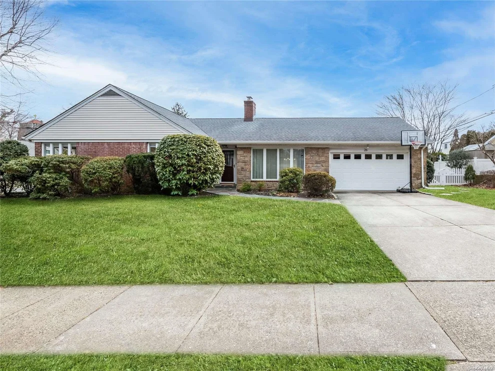 Unit for sale at 26 Annette Drive, North Hempstead, NY 11050