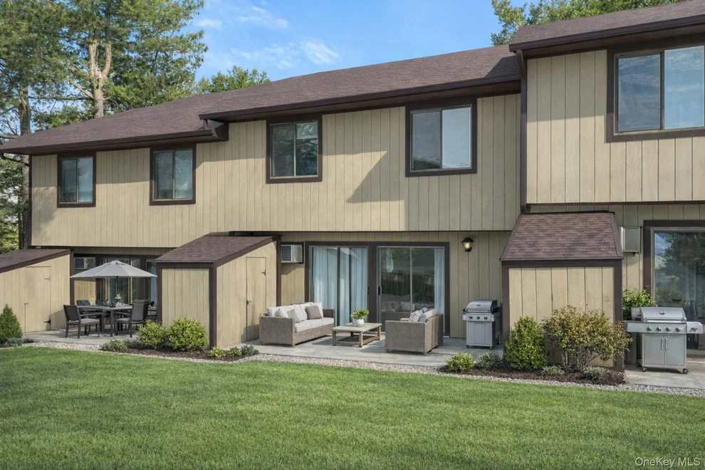 Unit for sale at 1006 Chelsea Cove S, Beekman, NY 12533