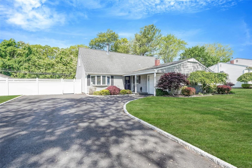 Unit for sale at 420 Greenbelt Parkway, Islip, NY 11742