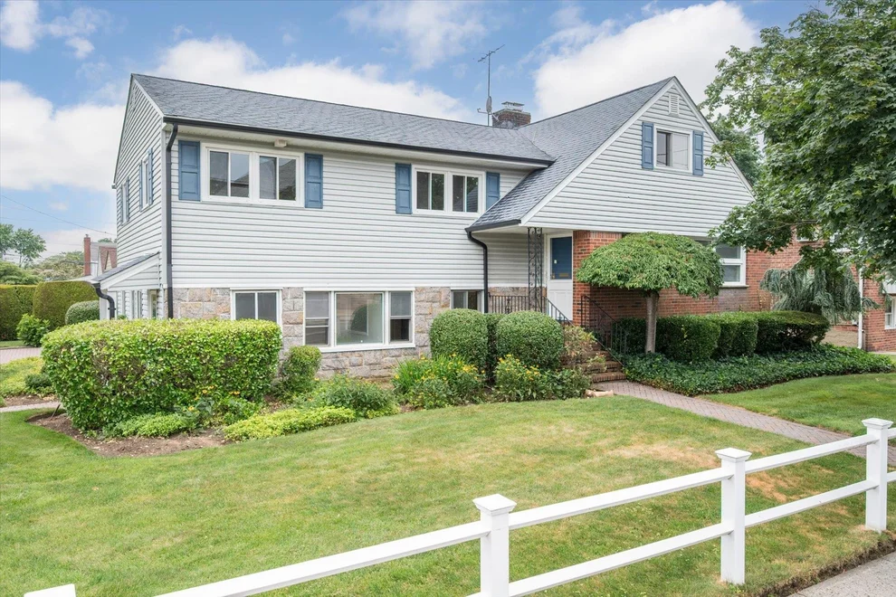 Unit for sale at 1901 New Hyde Park Road, North Hempstead, NY 11040