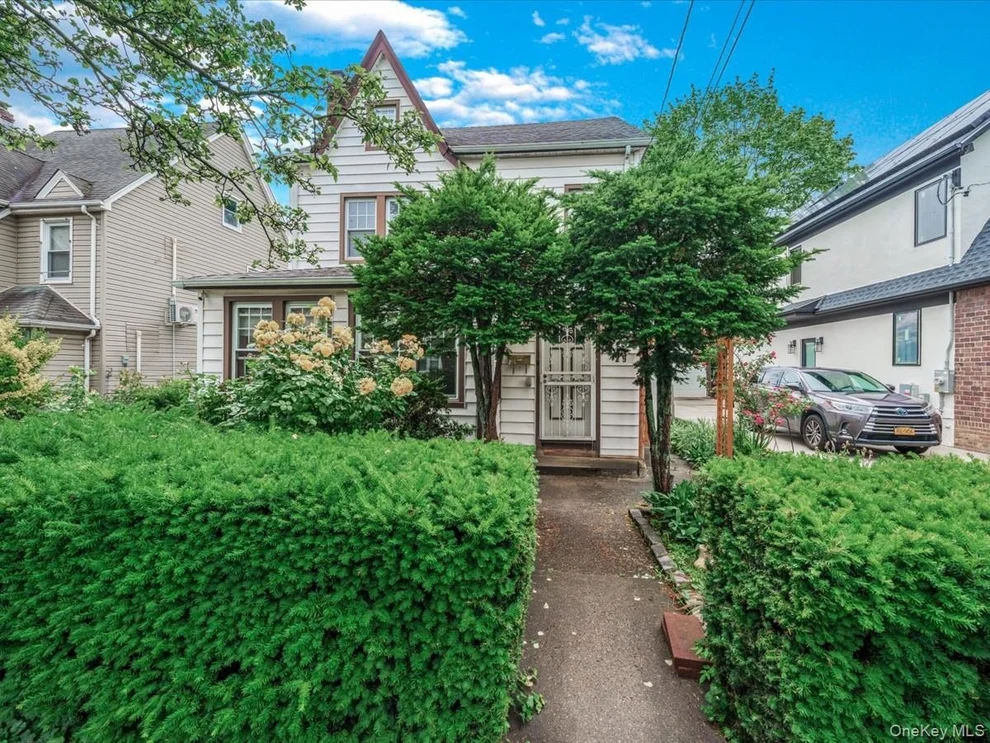 Unit for sale at 29 Jayson Avenue, North Hempstead, NY 11021