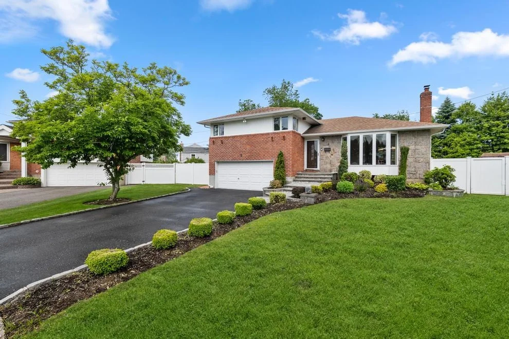 Unit for sale at 9 Bart Court, Oyster Bay, NY 11803