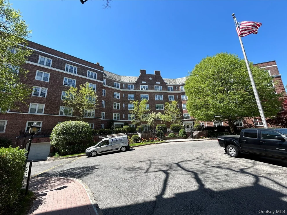 Unit for sale at 6 Midland Gardens, Eastchester, NY 10708