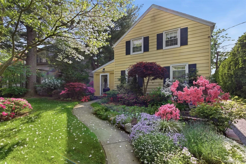 Unit for sale at 47 Onderdonk Avenue, North Hempstead, NY 11030