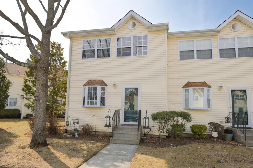 Unit for sale at 1027 Jerusalem Avenue, Hempstead, NY 11553