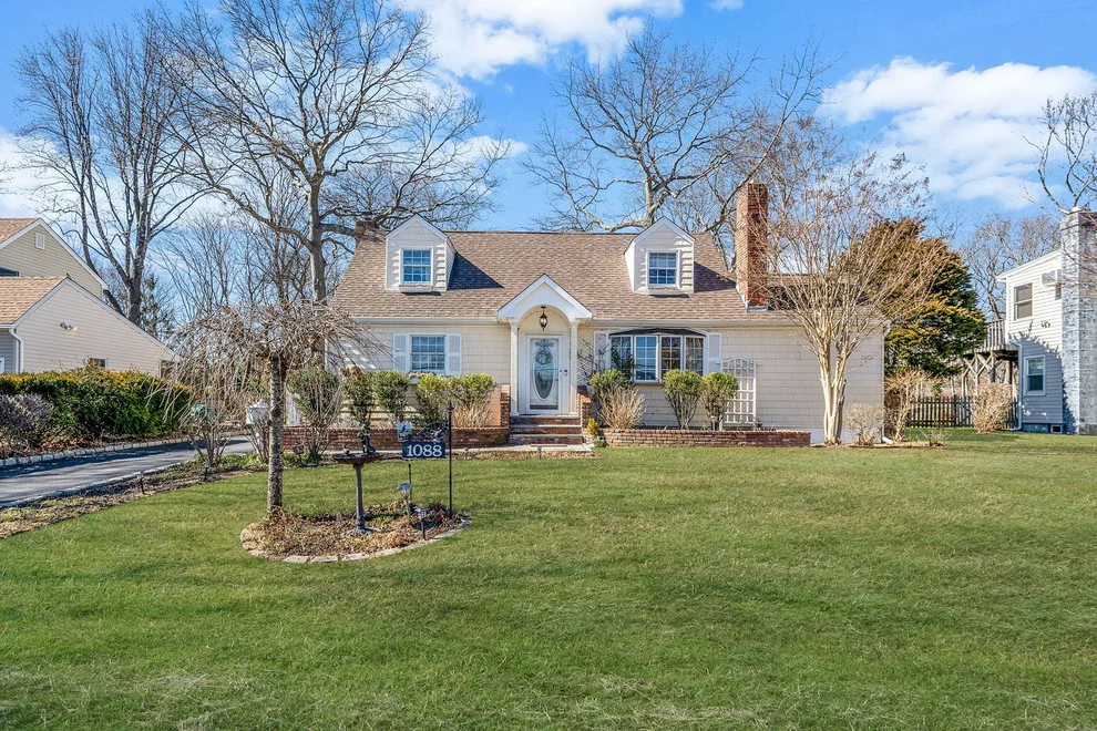 Unit for sale at 1088 Oakneck Road, Islip, NY 11706