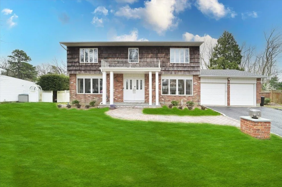 Unit for sale at 7 Peppermill Court, Smithtown, NY 11725