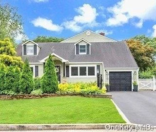 Unit for sale at 18 Bruce Lane S, Smithtown, NY 11754