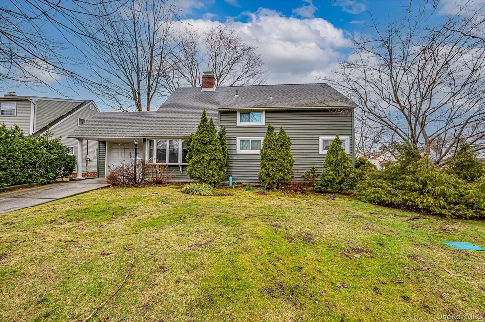 Unit for sale at 55 Ball Park Lane, Oyster Bay, NY 11801