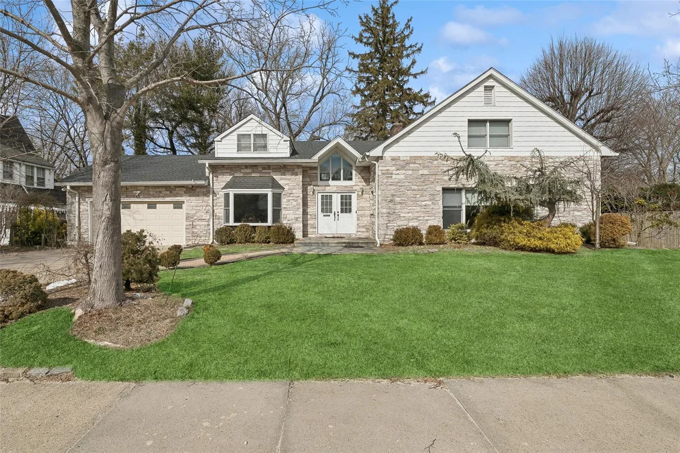 Unit for sale at 45 Nassau Drive, North Hempstead, NY 11021