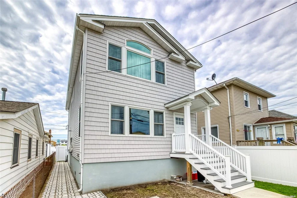 Unit for sale at 19 Hastings Road, Hempstead, NY 11558