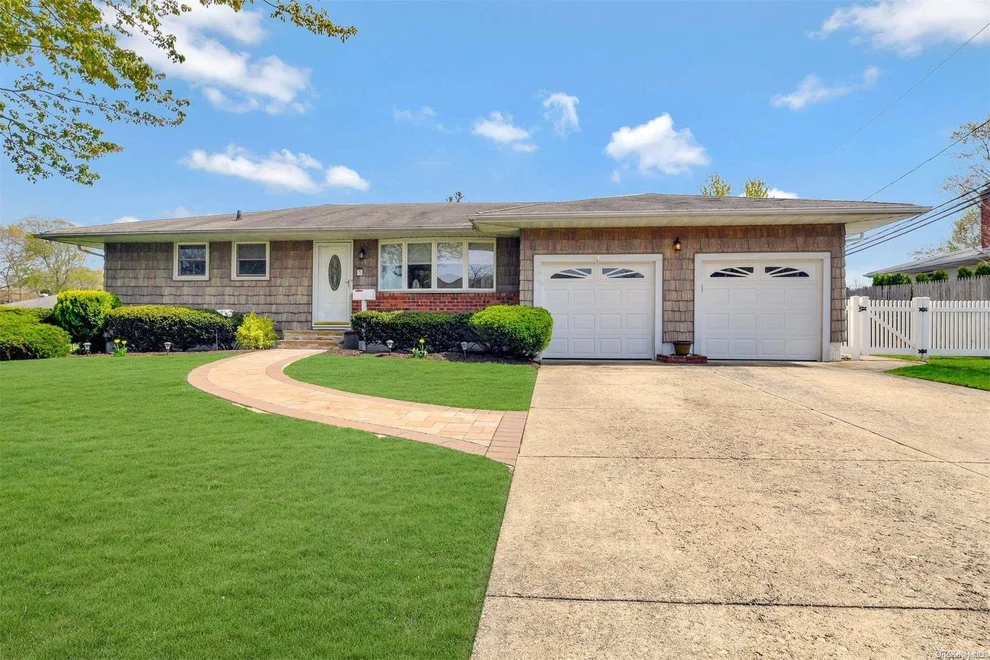 Unit for sale at 3 Simmons Drive, Islip, NY 11730