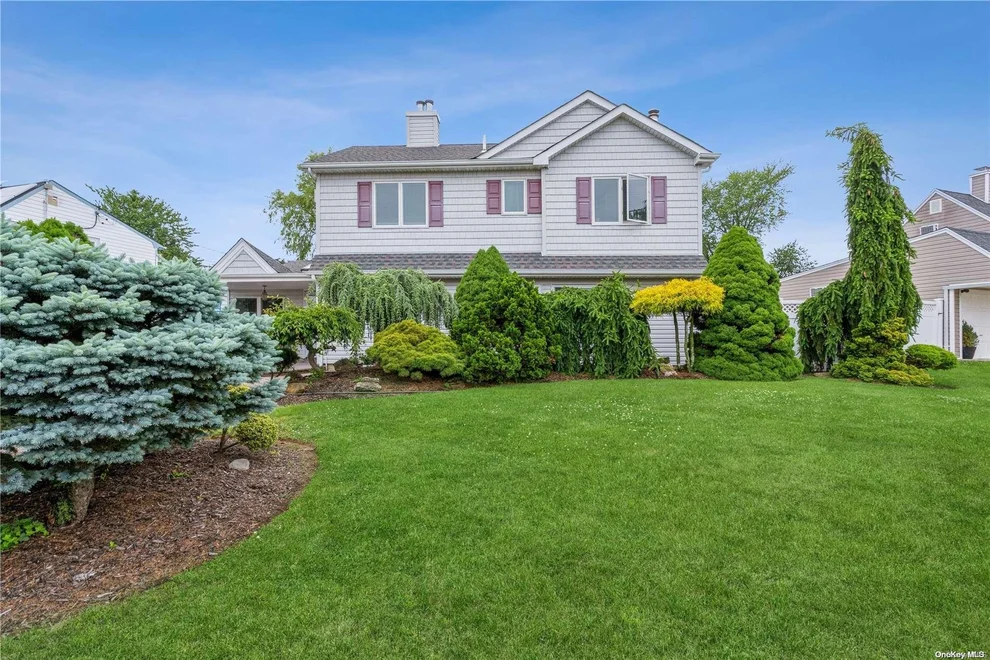 Unit for sale at 46 Wildwood Lane, Hempstead, NY 11793