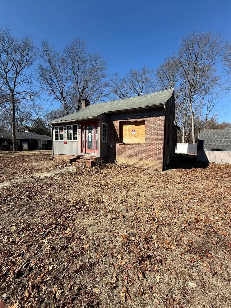 Unit for sale at 130 Hollywood Drive, Islip, NY 11769