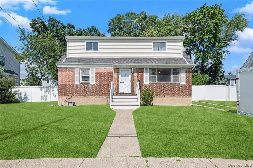 Unit for sale at 177 Toronto Avenue, Oyster Bay, NY 11758