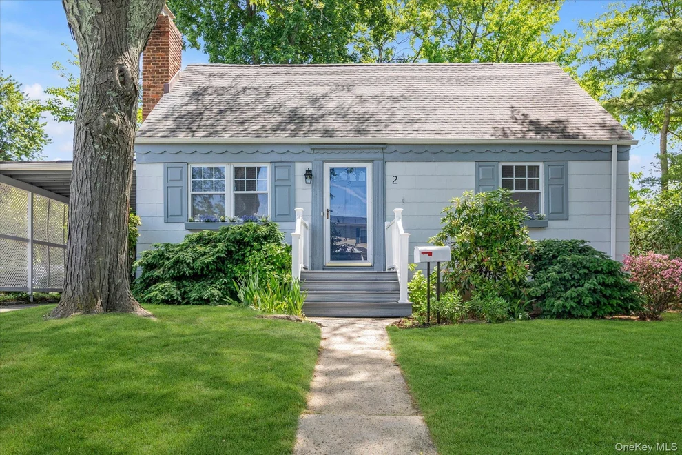 Unit for sale at 2 Inwood Road, Glen Cove, NY 11542