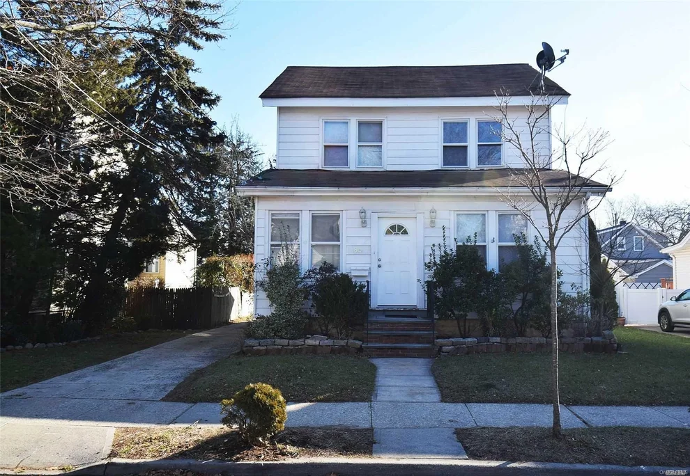 Unit for sale at 86 Woodlawn Avenue, Hempstead, NY 11580
