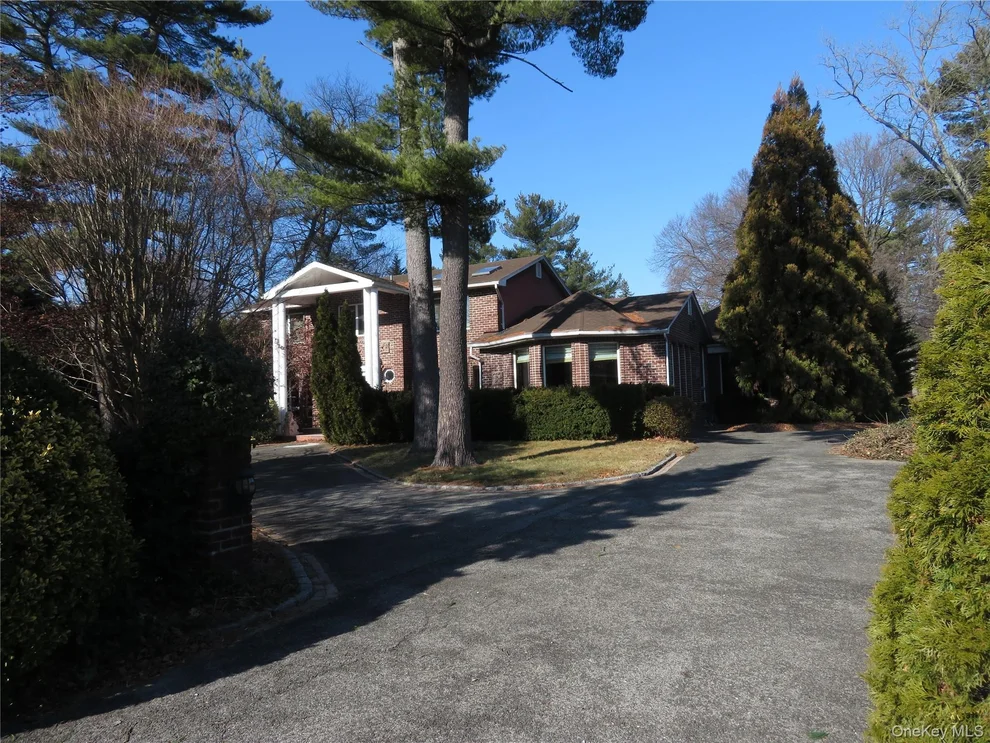 Unit for sale at 1 Bridle Path Drive, Oyster Bay, NY 11568