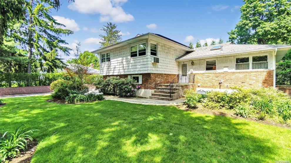Unit for sale at 112 Dosoris Lane, Oyster Bay, NY 11542