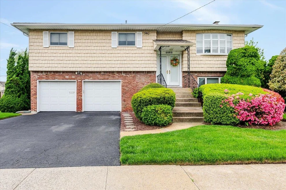 Unit for sale at 2083 Oliver Way, Hempstead, NY 11566