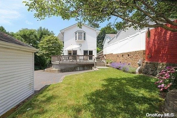 Unit for sale at 18 Knoll Place, Glen Cove, NY 11542