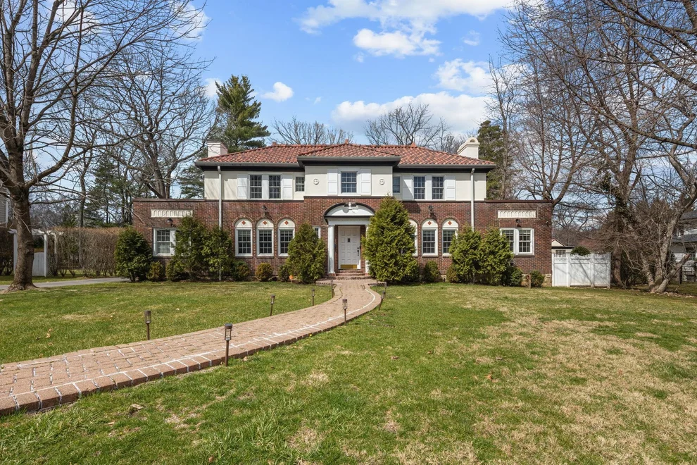 Unit for sale at 182 Lyncroft Road, New Rochelle, NY 10804