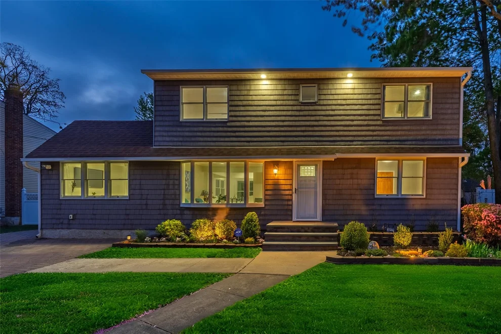 Unit for sale at 17 Pompano Lane, Oyster Bay, NY 11762