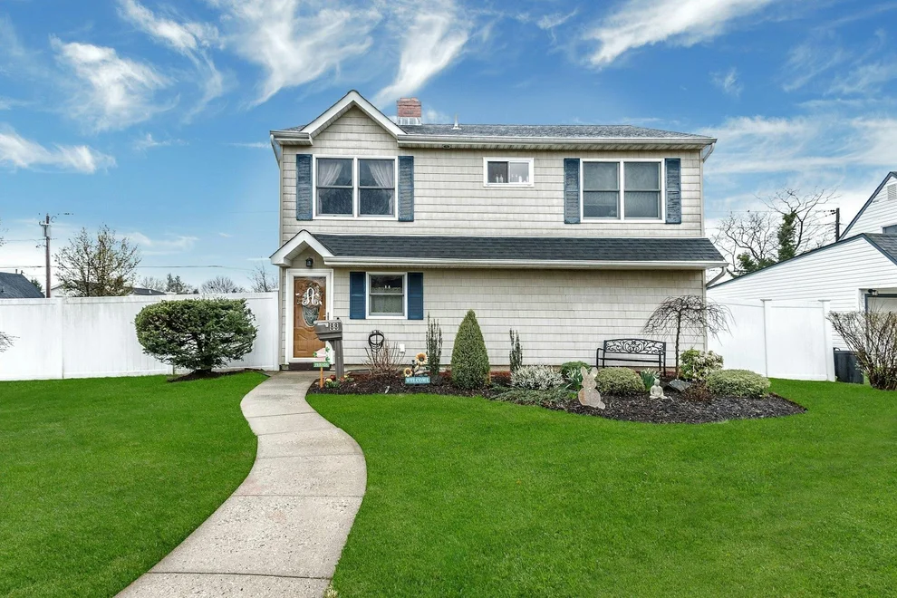 Unit for sale at 88 Sunrise Lane, Hempstead, NY 11756
