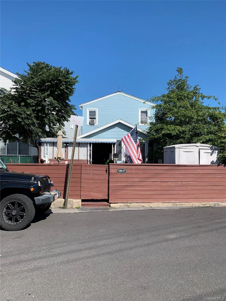 Unit for sale at 124 Edgewater Park, New York, NY 10465