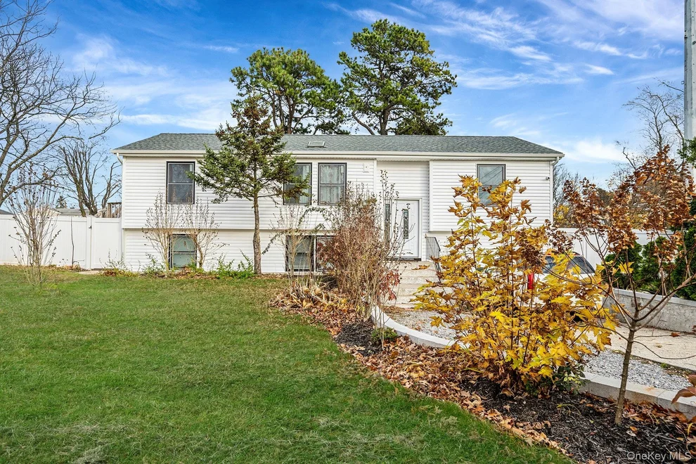 Unit for sale at 275 Brentwood Parkway, Islip, NY 11717