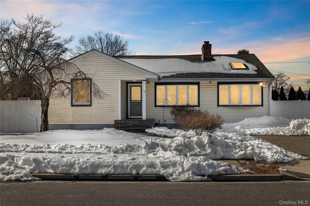 Unit for sale at 24 Elderberry Road, Oyster Bay, NY 11791