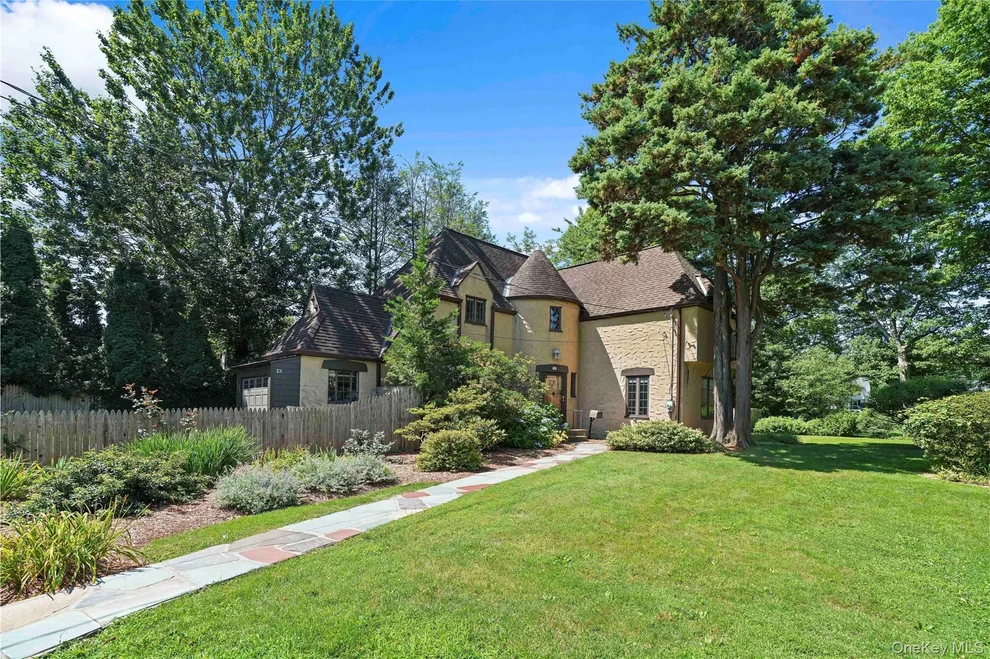 Unit for sale at 13 Craven Lane, White Plains, NY 10605