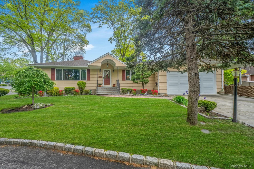 Unit for sale at 190 Lake Drive, Babylon, NY 11726