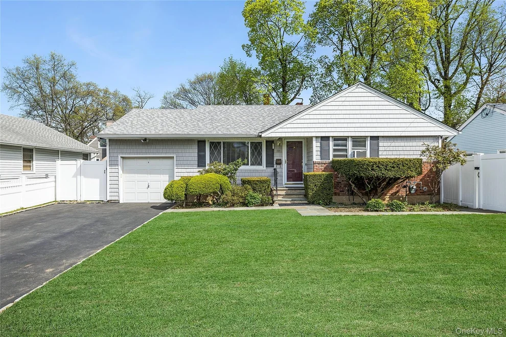 Unit for sale at 33 Lindbergh Avenue, Glen Cove, NY 11542