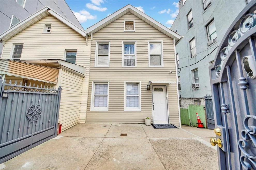 Unit for sale at 735 E 216th Street, New York, NY 10467