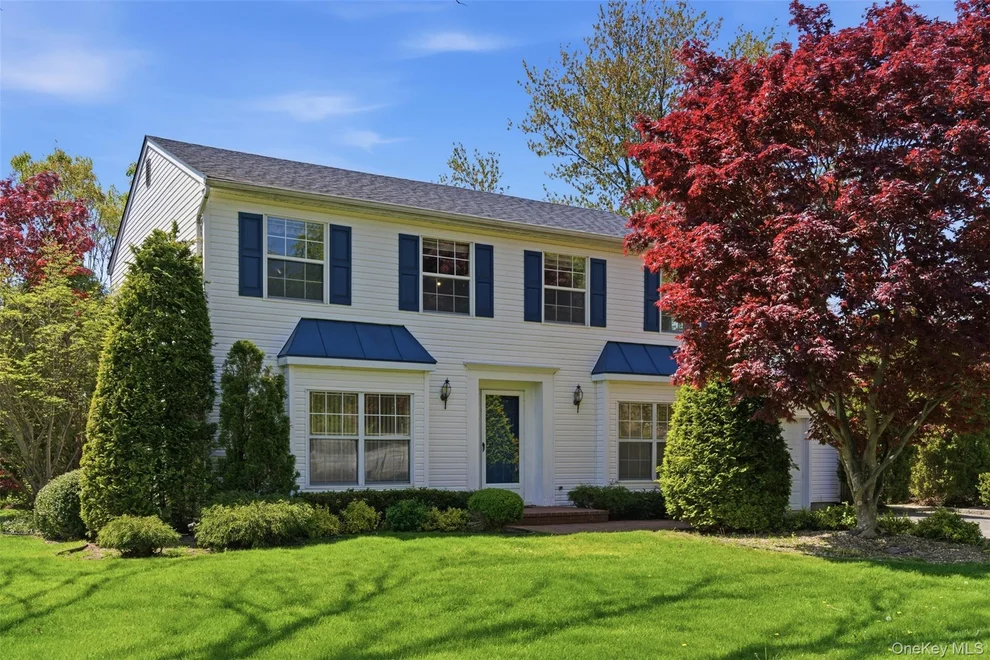 Unit for sale at 2 Barrett Court, Smithtown, NY 11767