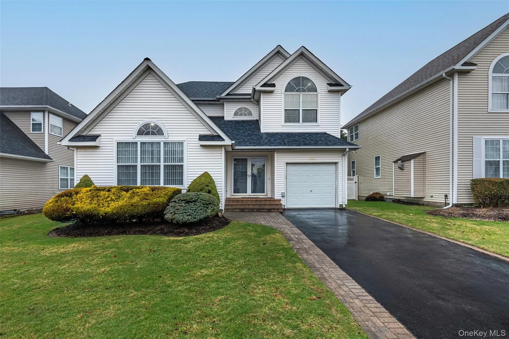 Unit for sale at 161 Cranberry Court, Huntington, NY 11747