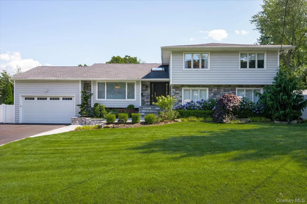 Unit for sale at 15 Pound Ridge Road, Oyster Bay, NY 11803
